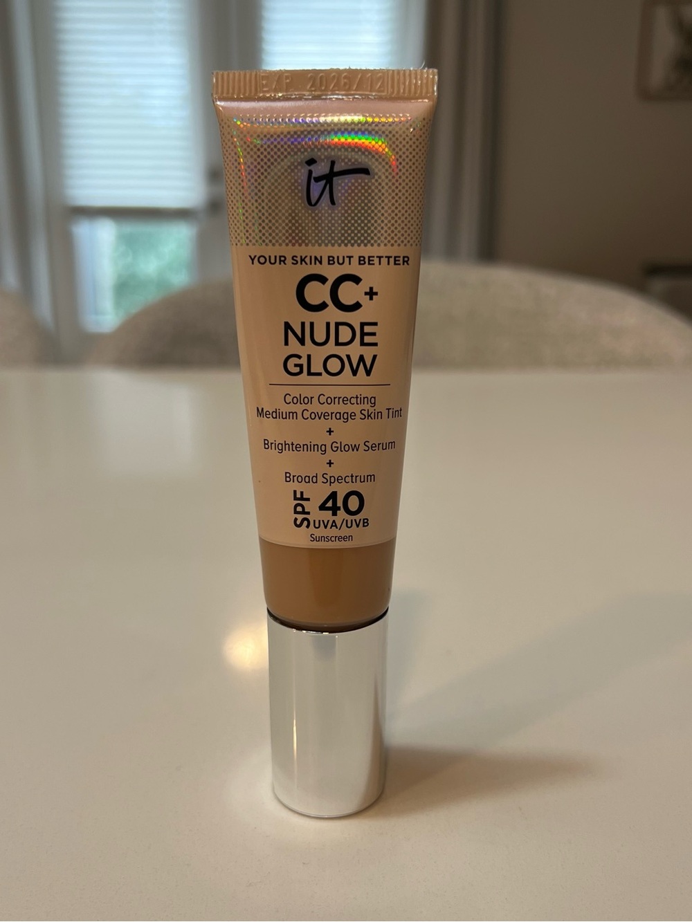 it cosmetics CC+ Nude Glow Skin Tint in Light